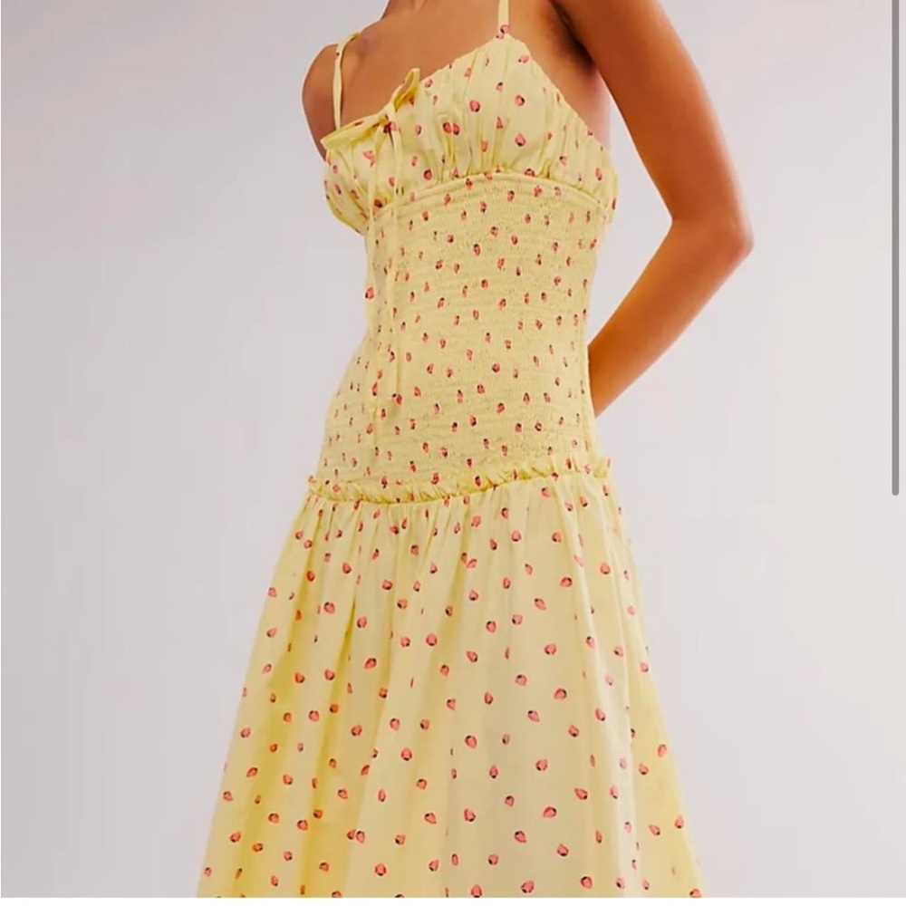 NWOT FREE PEOPLE SMALL LEMON STRAWBERRY PICNIC SMOCKED MIDI DRESS dropped waist